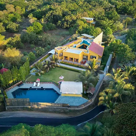 Villa Stayvista's Pranamya - 4bhk With Pet Friendly & Alfresco Dining Mumbai