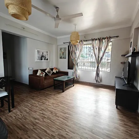 Apartment Serene-2bhk Balcony-parking-bandra Chapel Rd-cafes Mumbai