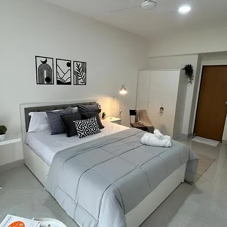 Urban Pause, 2bhk Near Bkc,airport&nmacc *