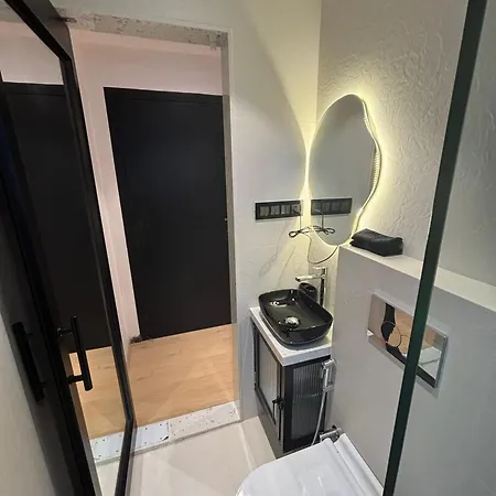 Apartment Compact Boutique In Bandra, Off Pali Hill
