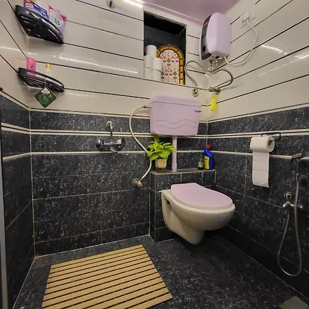 1bhk Bandra Chapel Road * Mumbai