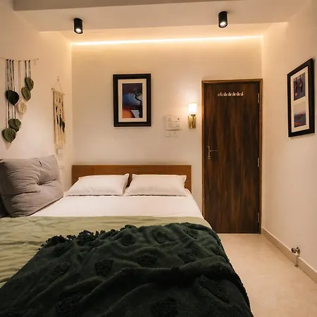Casa Azure 1bhk Off Carter Road, Chuim Village Apartment *