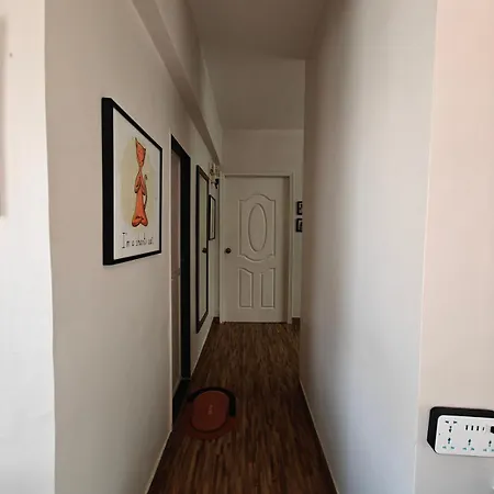 Apartment Serene-2bhk Balcony-parking-bandra Chapel Rd-cafes Mumbai