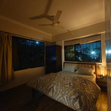 Apartment Serene-2bhk Balcony-parking-bandra Chapel Rd-cafes Mumbai