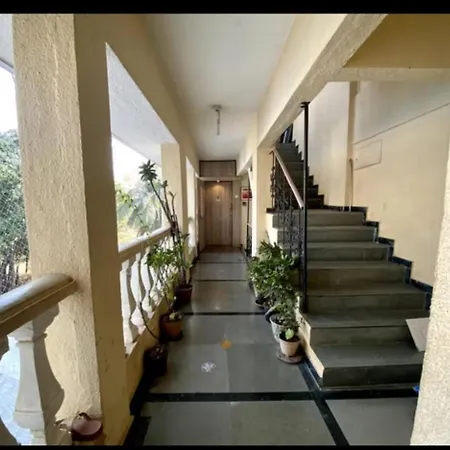 Serene-2bhk Balcony-parking-bandra Chapel Rd-cafes *