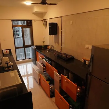 The Emerald Bloom, 2bhk Near Airport,bkc&nmacc Apartment