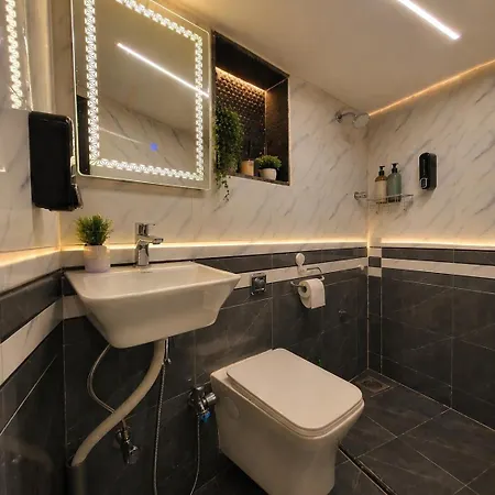 Casa Azure 1bhk Off Carter Road, Chuim Village *