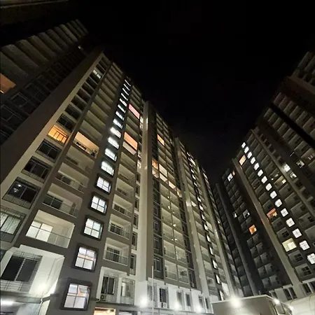 Powai, Aurora Luxe,2bhk Balcony & View *