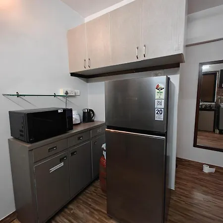Serene-2bhk Balcony-parking-bandra Chapel Rd-cafes Mumbai