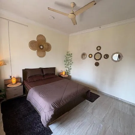 Cozy Retreat In Royal Palms Apartment