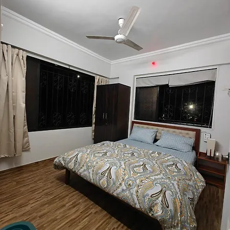 Apartment Serene-2bhk Balcony-parking-bandra Chapel Rd-cafes Mumbai