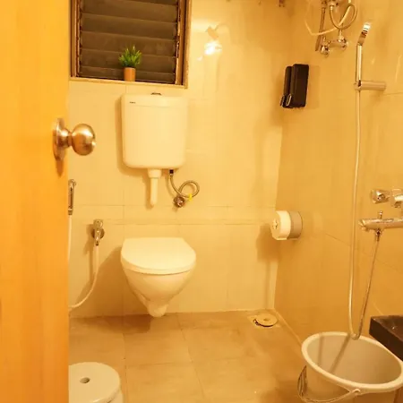 The Emerald Bloom, 2bhk Near Airport,bkc&nmacc *