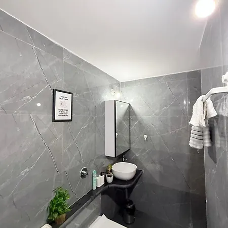 Powai, Aurora Luxe,2bhk Balcony & View Apartment *
