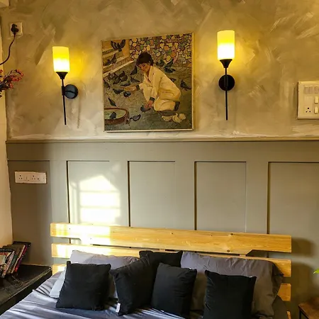 1bhk Bandra Chapel Road Apartment *
