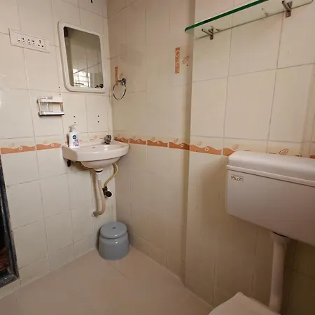 Serene-2bhk Balcony-parking-bandra Chapel Rd-cafes *