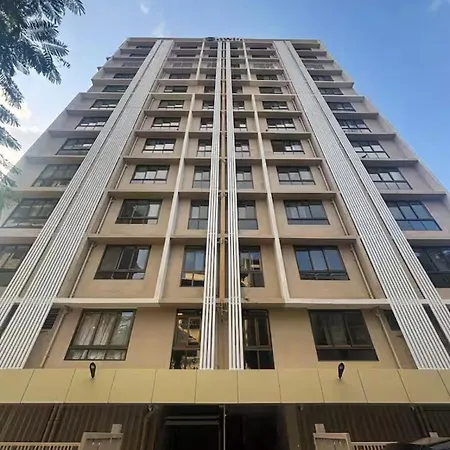 Apartment The Emerald Bloom, 2bhk Near Airport,bkc&nmacc *