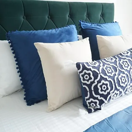 The Emerald Bloom, 2bhk Near Airport,bkc&nmacc *