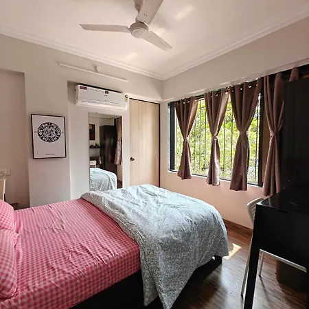 Serene-2bhk Balcony-parking-bandra Chapel Rd-cafes * Mumbai