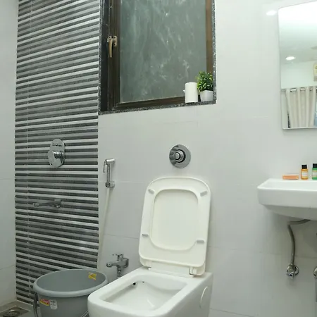 Ivy Urban Cozy 401 Private 1bhk 3 Min Nesco *