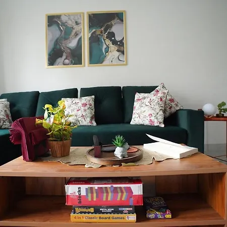 The Emerald Bloom, 2bhk Near Airport,bkc&nmacc *