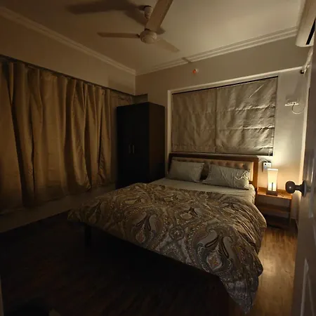 Apartment Serene-2bhk Balcony-parking-bandra Chapel Rd-cafes Mumbai