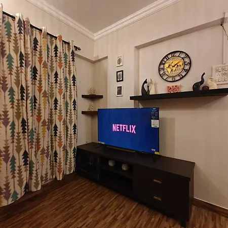 Apartment Serene-2bhk Balcony-parking-bandra Chapel Rd-cafes *