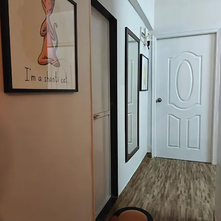 Apartment Serene-2bhk Balcony-parking-bandra Chapel Rd-cafes