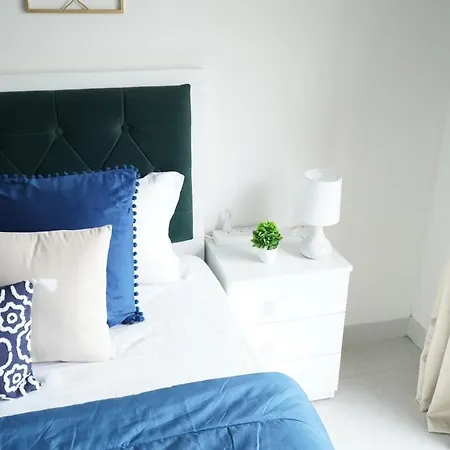 Apartment The Emerald Bloom, 2bhk Near Airport,bkc&nmacc