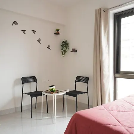 The Emerald Bloom, 2bhk Near Airport,bkc&nmacc *