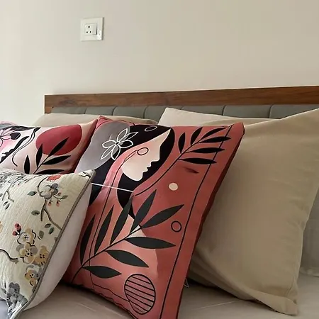 Urban Pause, 2bhk Near Bkc,airport&nmacc *
