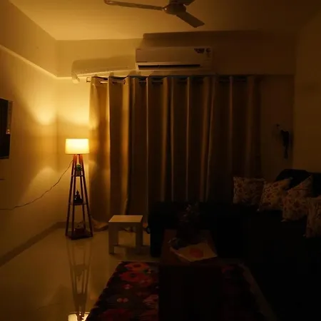 Apartment The Emerald Bloom, 2bhk Near Airport,bkc&nmacc