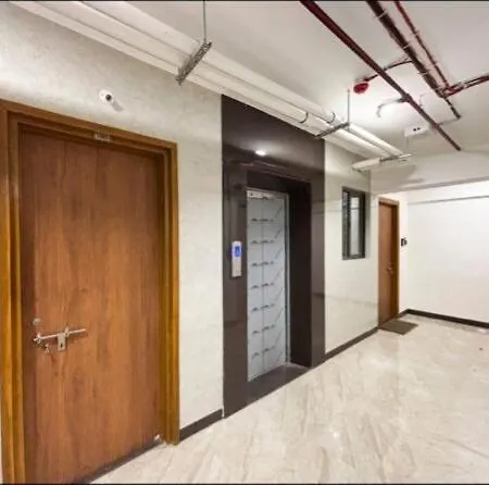 The Emerald Bloom, 2bhk Near Airport,bkc&nmacc Apartment *