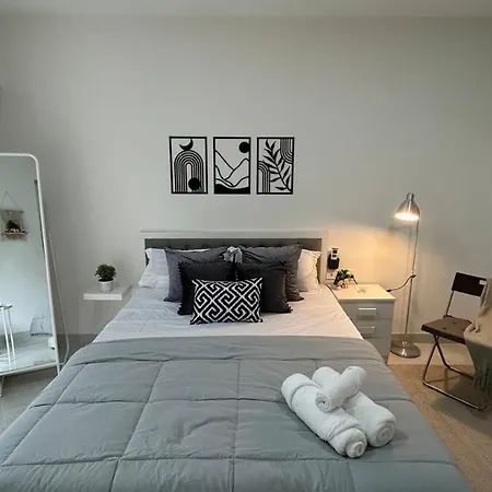 Urban Pause, 2bhk Near Bkc,airport&nmacc Apartment