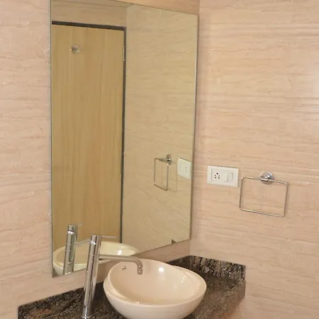 Hotel Ashray International, Sion - Near Bkc 2*