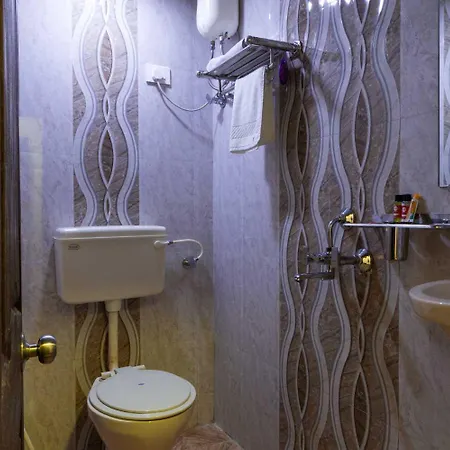 Hotel O Royal Grand Near Chhatrapati Shivaji International Airport