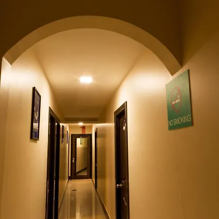 Hotel O Royal Grand Near Chhatrapati Shivaji International Airport 3*