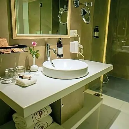 Hotel Fabhotel Adore 3*
