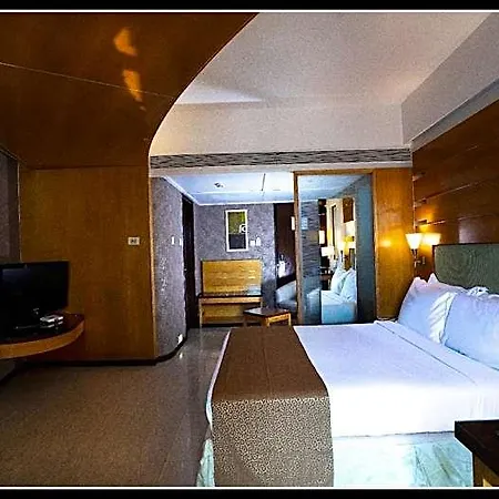 Hotel Fabhotel Adore Mumbai