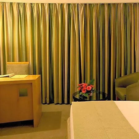 Hotel Fabhotel Adore
