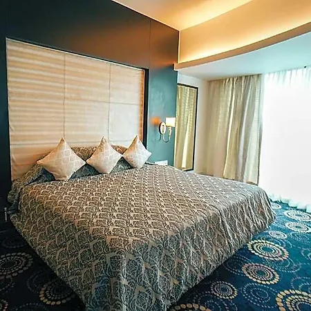Hotel Fabhotel Adore 3*