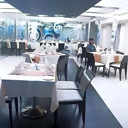Solitaire Hotel 3*