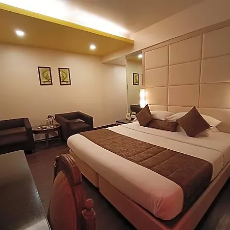 Rajhans Hotel