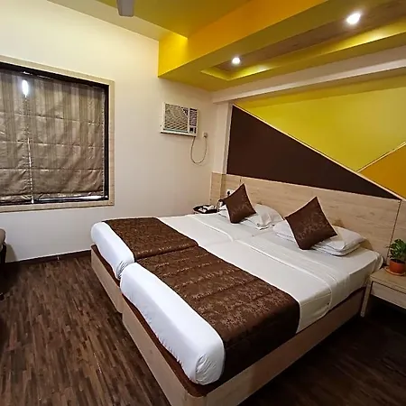 Rajhans Hotel