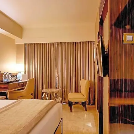Hotel Sai Palace Grand Malad 4*