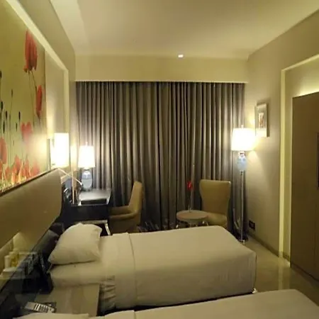 Hotel Sai Palace Grand Malad 4*