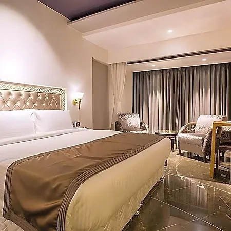 Peninsula Redpine Mumbai