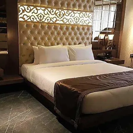 Peninsula Redpine Hotel 3*