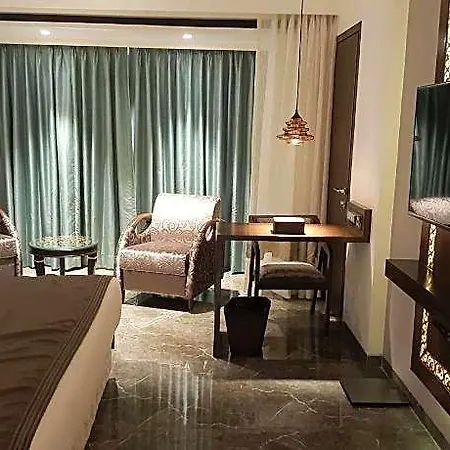 Hotel Peninsula Redpine 3*