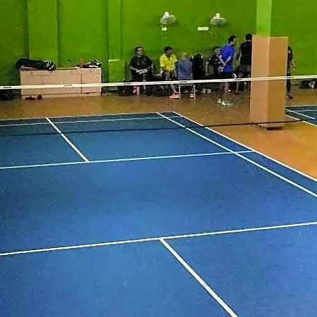 Club Emerald Hotel