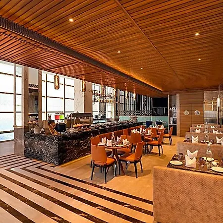 Grand Hometel A Sarovar